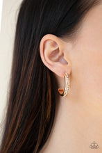 Load image into Gallery viewer, 5th Avenue Fashionista - Gold Paparazzi Accessories
