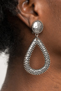 Paparazzi Accessories - Beyond The Borders - Silver