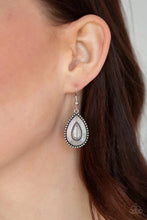 Load image into Gallery viewer, Terra Trailblazer Purple Necklace Paparazzi Accessories
